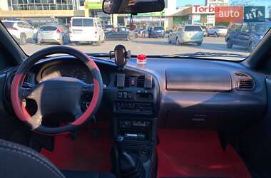 Седан Mazda 323 1996 в 