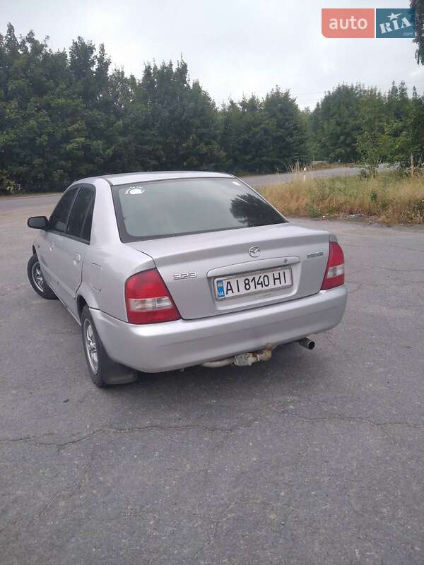 Седан Mazda 323 2002 в Тараще