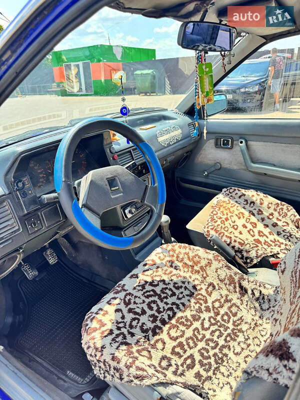 Седан Mazda 323 1987 в Одессе