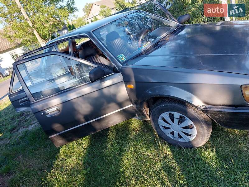 Хэтчбек Mazda 323 1987 в Ровно