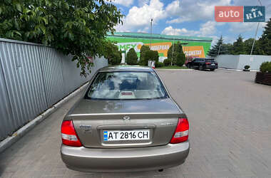 Седан Mazda 323 1999 в 
