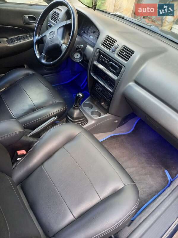 Седан Mazda 323 1997 в Запоріжжі