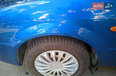 Хэтчбек Mazda 323 2001 в Киеве