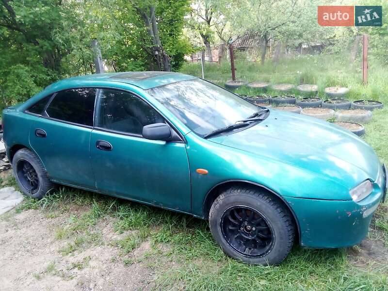 Хетчбек Mazda 323 1995 в Чернівцях