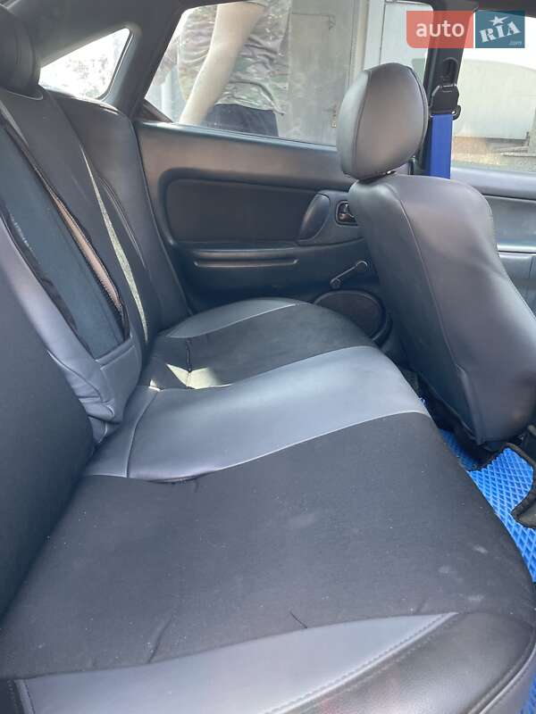 Седан Mazda 323 1995 в Каменском