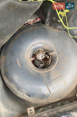 Седан Mazda 323 1998 в 