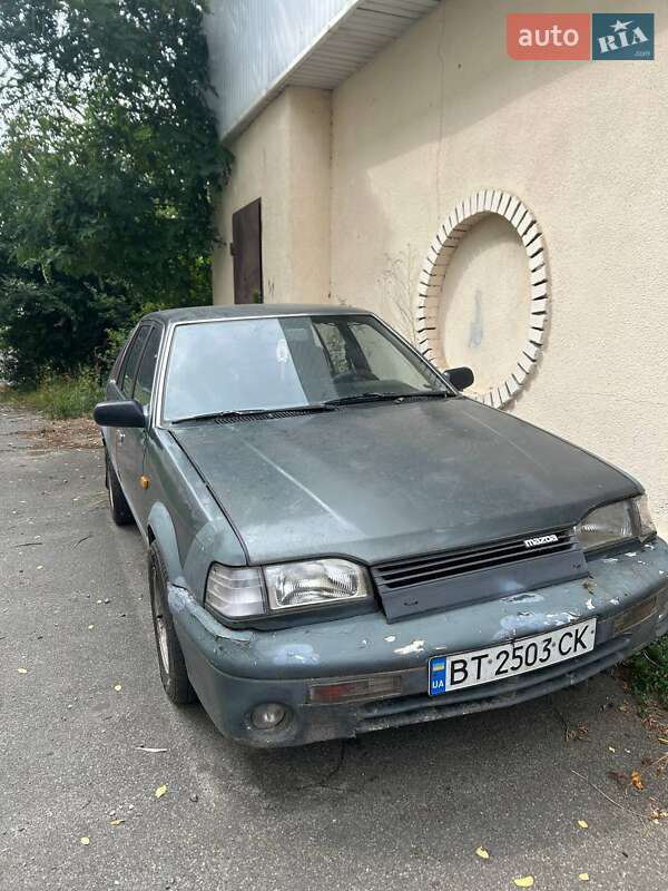 Хетчбек Mazda 323 1988 в Бучі