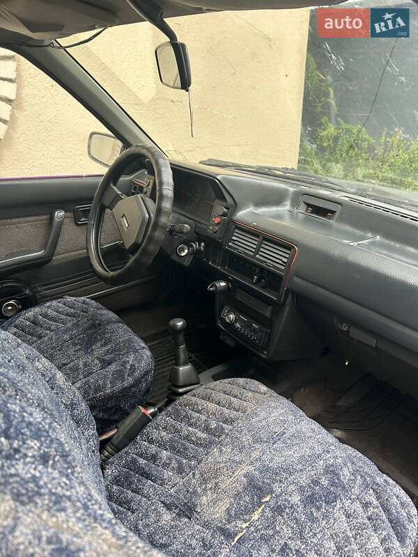 Хетчбек Mazda 323 1988 в Бучі