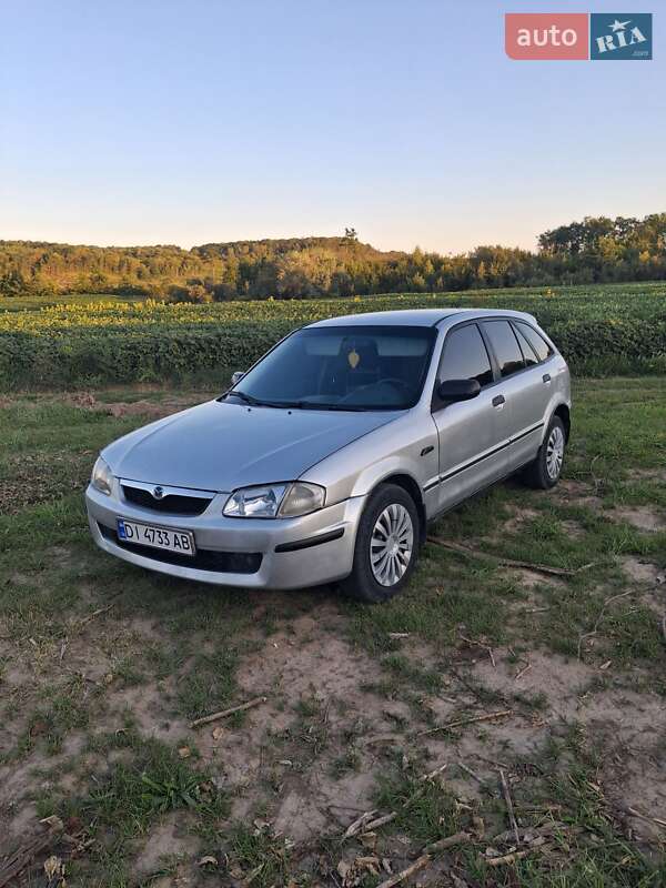 Хэтчбек Mazda 323 1998 в 
