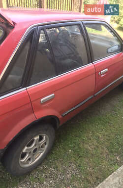 Хэтчбек Mazda 323 1987 в 