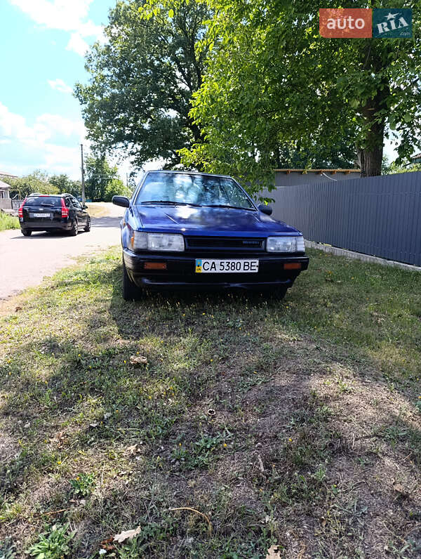 Хэтчбек Mazda 323 1987 в 