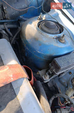Хэтчбек Mazda 323 1987 в 