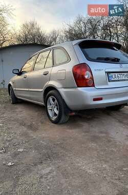Седан Mazda 323 2002 в Буче