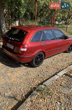 Хетчбек Mazda 323 1999 в 