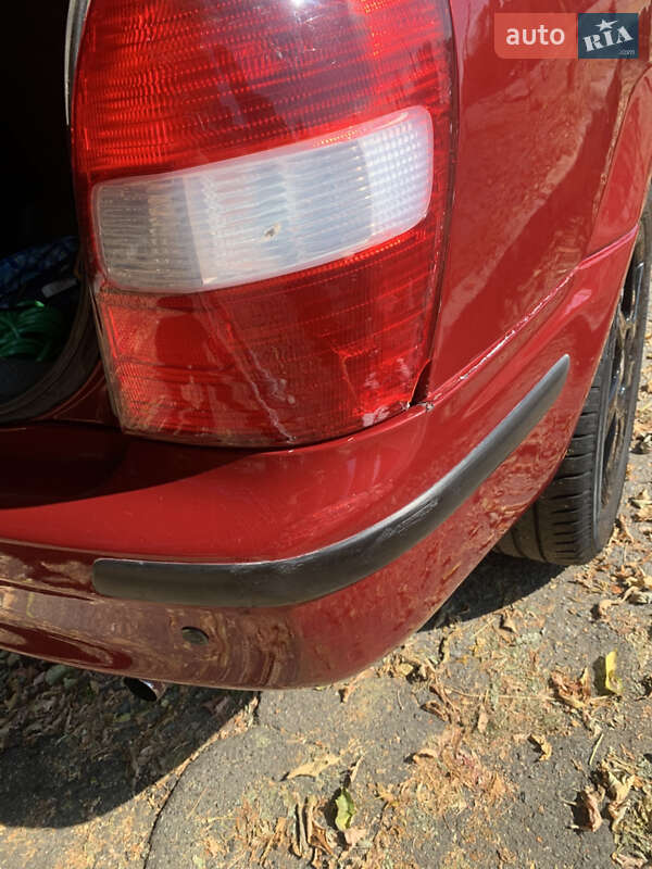 Хетчбек Mazda 323 1999 в Києві