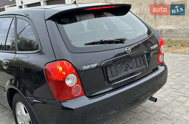 Хэтчбек Mazda 323 2003 в 