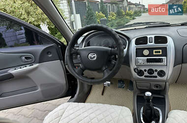 Хэтчбек Mazda 323 2003 в 