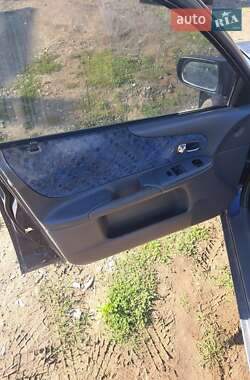 Хэтчбек Mazda 323 2000 в 
