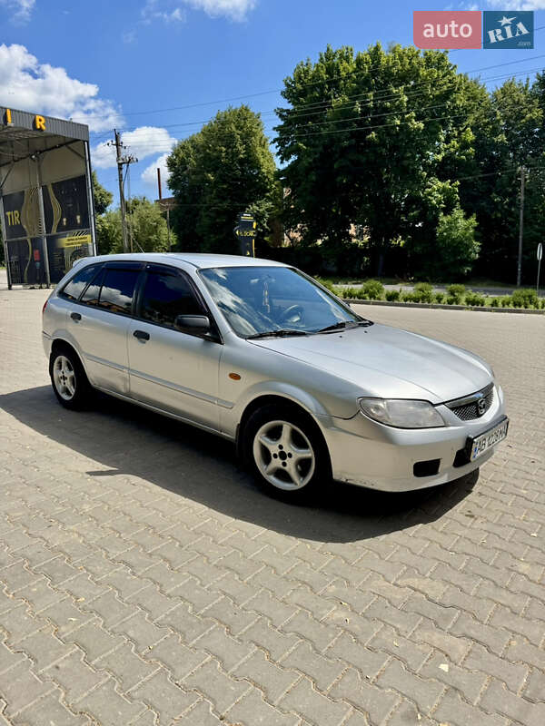 Хэтчбек Mazda 323 2002 в 
