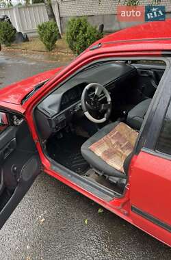 Седан Mazda 323 1993 в 