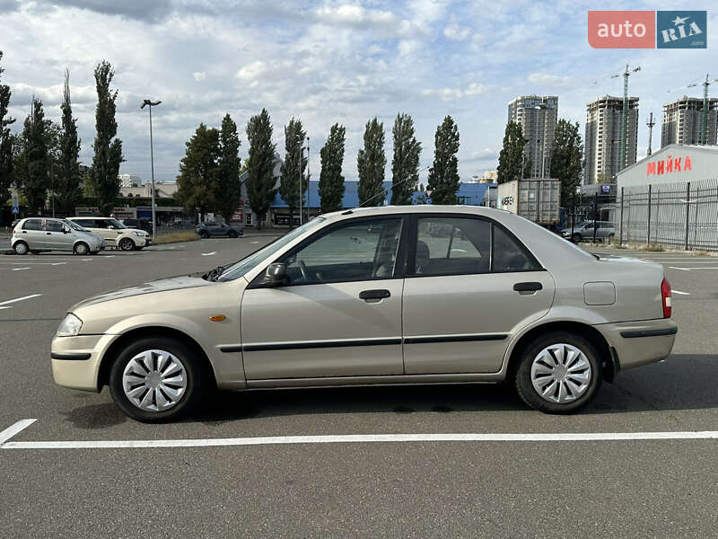 Седан Mazda 323 1999 в Киеве
