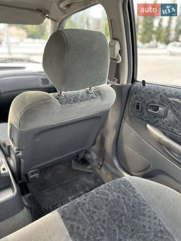 Седан Mazda 323 1999 в Киеве