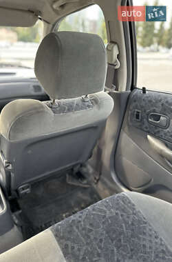 Седан Mazda 323 1999 в 