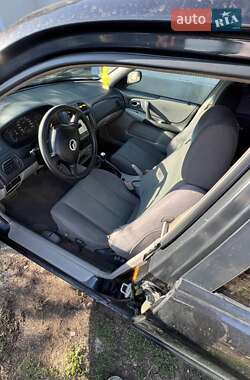 Хэтчбек Mazda 323 2002 в 