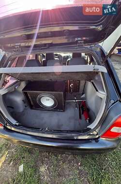 Хэтчбек Mazda 323 2002 в 