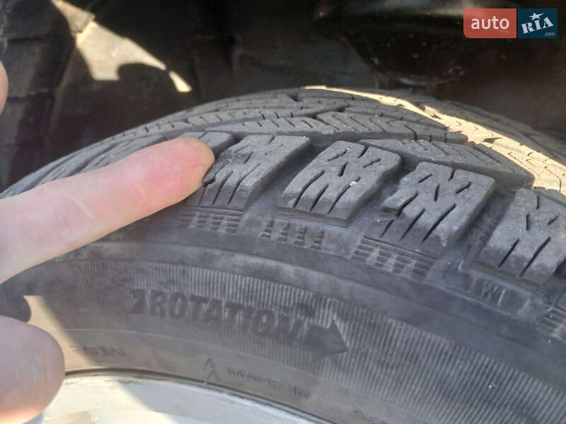 Седан Mazda 323 1998 в Черкассах