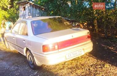 Седан Mazda 323 1992 в 