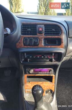 Хэтчбек Mazda 323 1996 в 