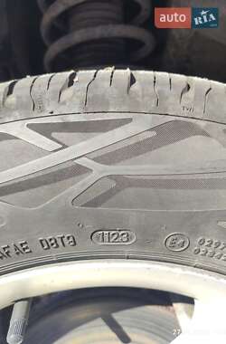 Хэтчбек Mazda 323 1996 в 