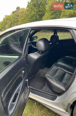 Хэтчбек Mazda 323 1998 в 