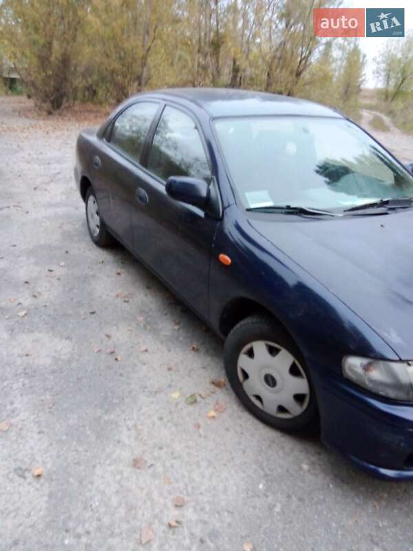 Седан Mazda 323 1997 в Переяславе