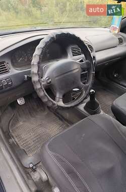 Седан Mazda 323 1998 в Зміїві