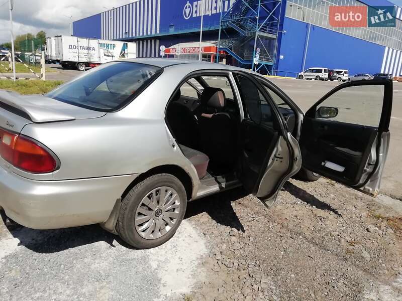 Седан Mazda 323 1996 в Ровно фото 2 Седан Mazda 323 1996 в Ровно