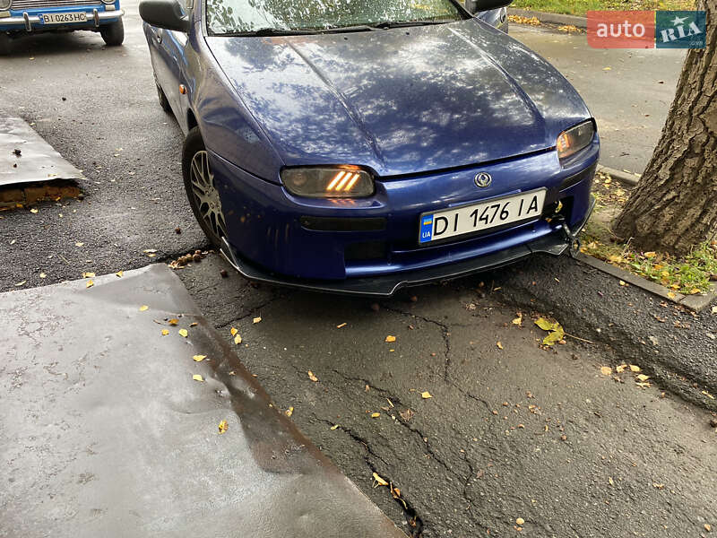 Хэтчбек Mazda 323 1995 в 
