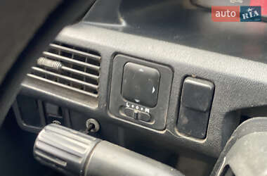 Седан Mazda 323 1996 в 