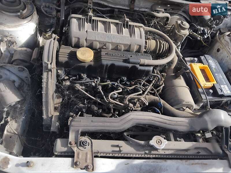 Седан Mazda 323 1991 в Солоному фото 5 Седан Mazda 323 1991 в Солоному