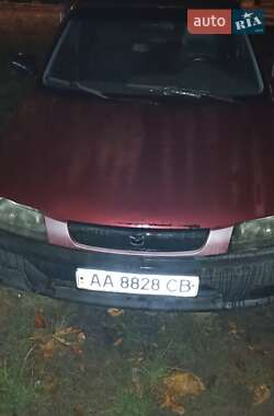 Хетчбек Mazda 323 2001 в 
