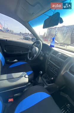 Седан Mazda 323 1997 в 