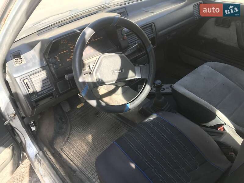 Седан Mazda 323 1987 в Буче фото 4 Седан Mazda 323 1987 в Буче