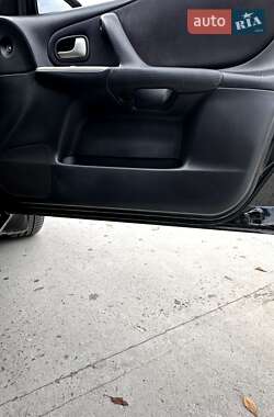 Хэтчбек Mazda 323 2001 в  фото 15 Хэтчбек Mazda 323 2001 в
