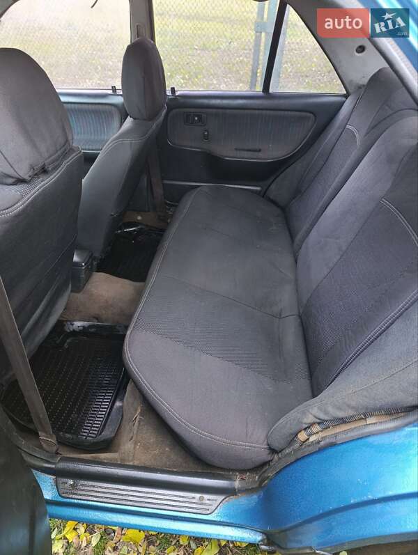 Седан Mazda 323 1995 в Сумах