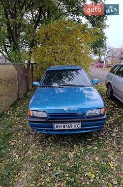 Седан Mazda 323 1995 в Сумах
