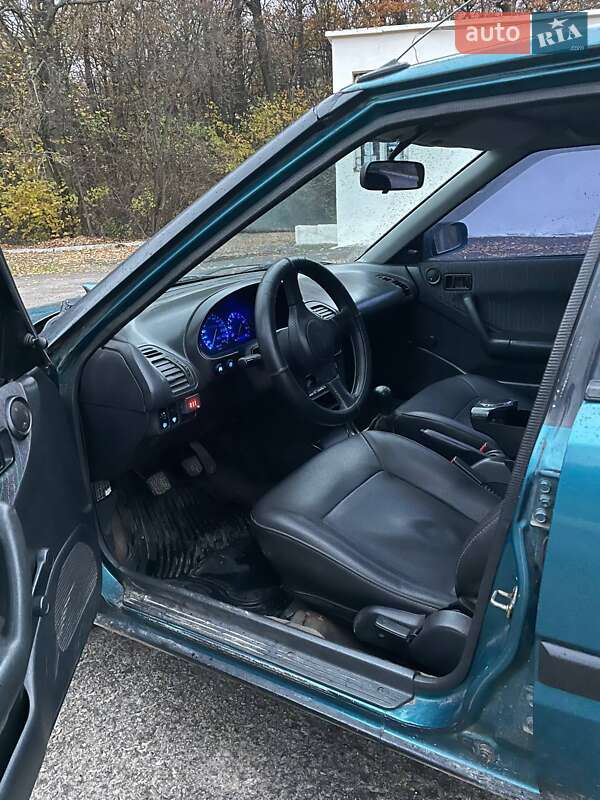 Седан Mazda 323 1992 в Львове