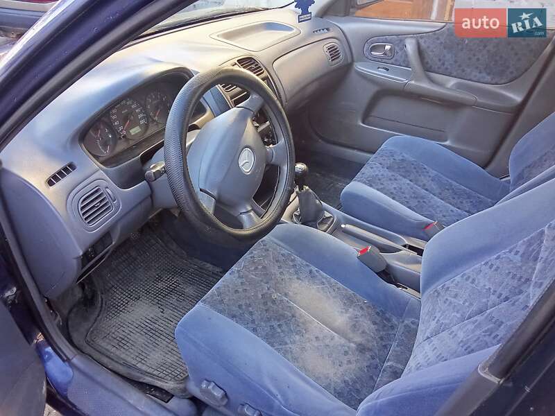 Хэтчбек Mazda 323 2000 в Перемышлянах