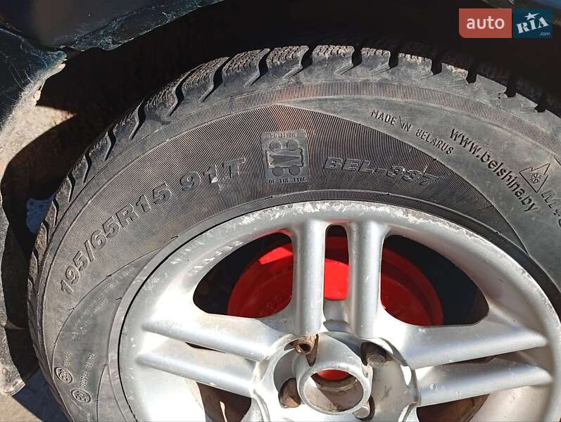 Хэтчбек Mazda 323 1994 в Новоселице