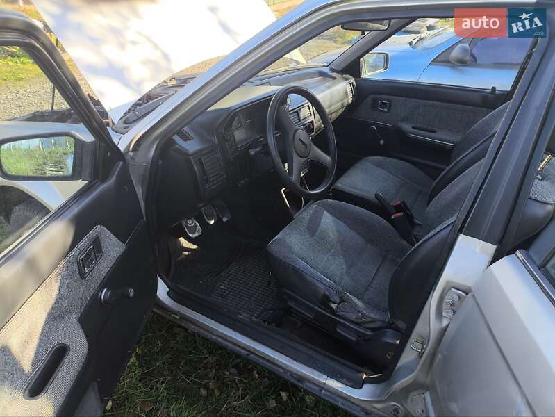 Хэтчбек Mazda 323 1989 в Хмельницком